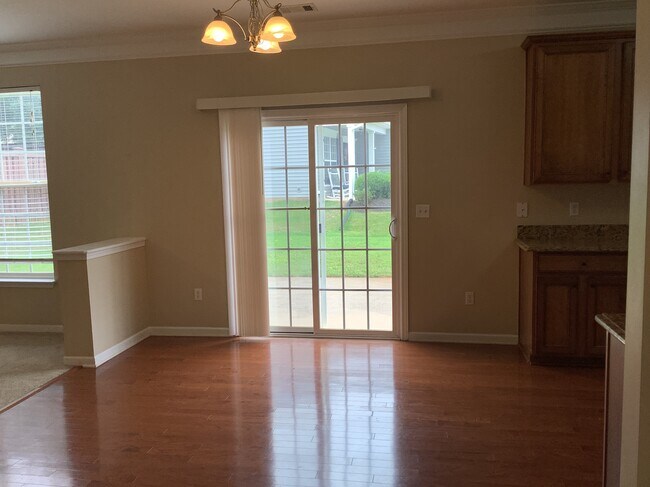 Building Photo - 11 Knoll Ridge Dr
