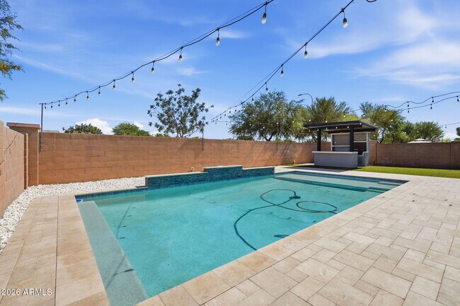 Building Photo - 11402 W Alvarado Rd