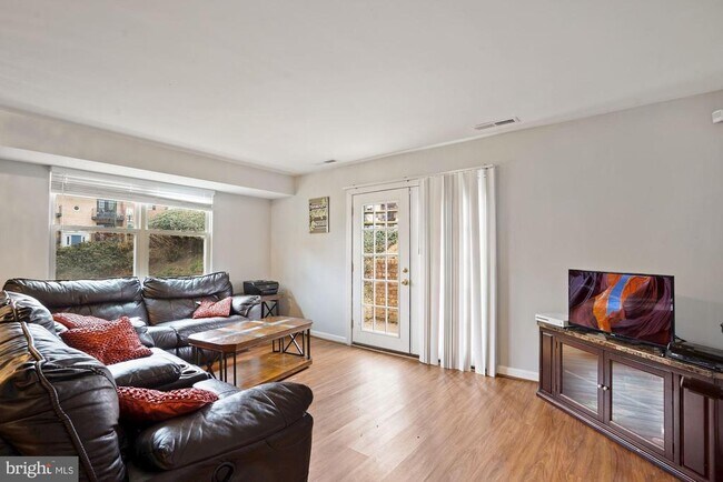 Building Photo - 405 N Beauregard St