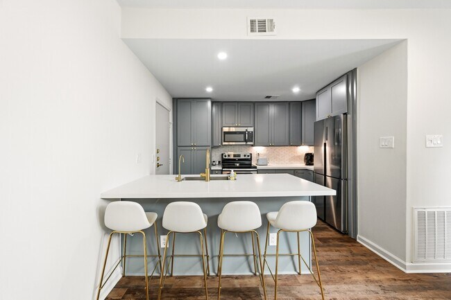 Building Photo - 1116 Bering Dr