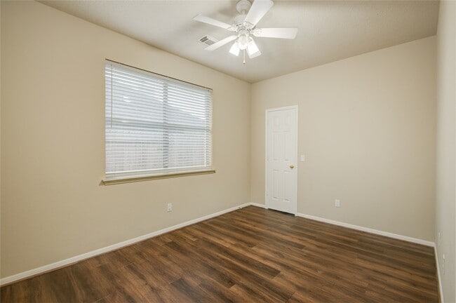 Building Photo - 18422 Auburn Woods Dr