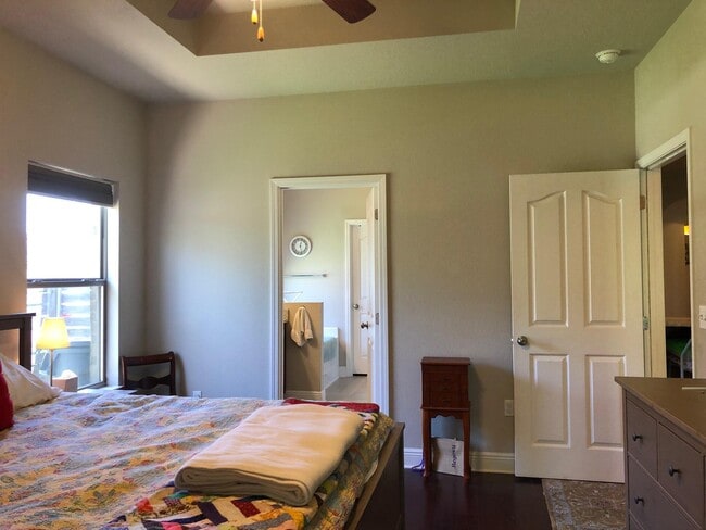 Building Photo - 554 Camellia Ct