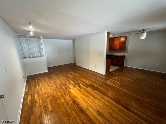 Building Photo - 401 Highway22B40U6