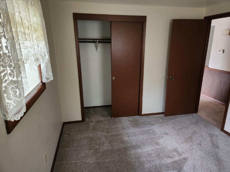 Building Photo - 2845 Woodale Ave