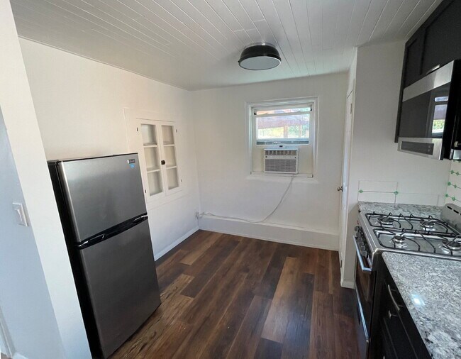 Building Photo - Unbelievable Old Town 1bd! Private compound casita!