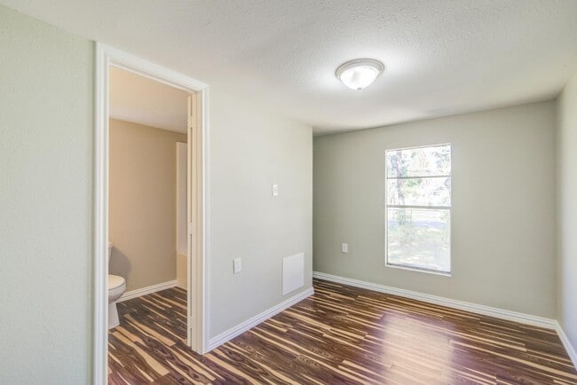 Building Photo - 1809 W Sidnor St