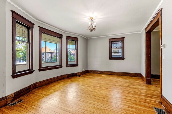 Building Photo - 884 Iglehart Ave