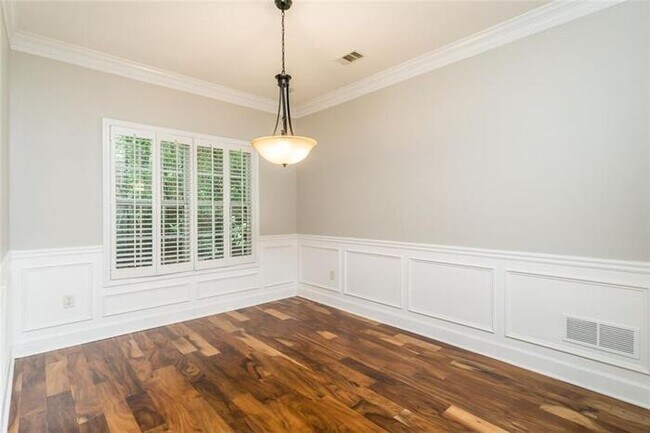 Building Photo - Alpharetta 4 bedroom home with large fenced in backyard