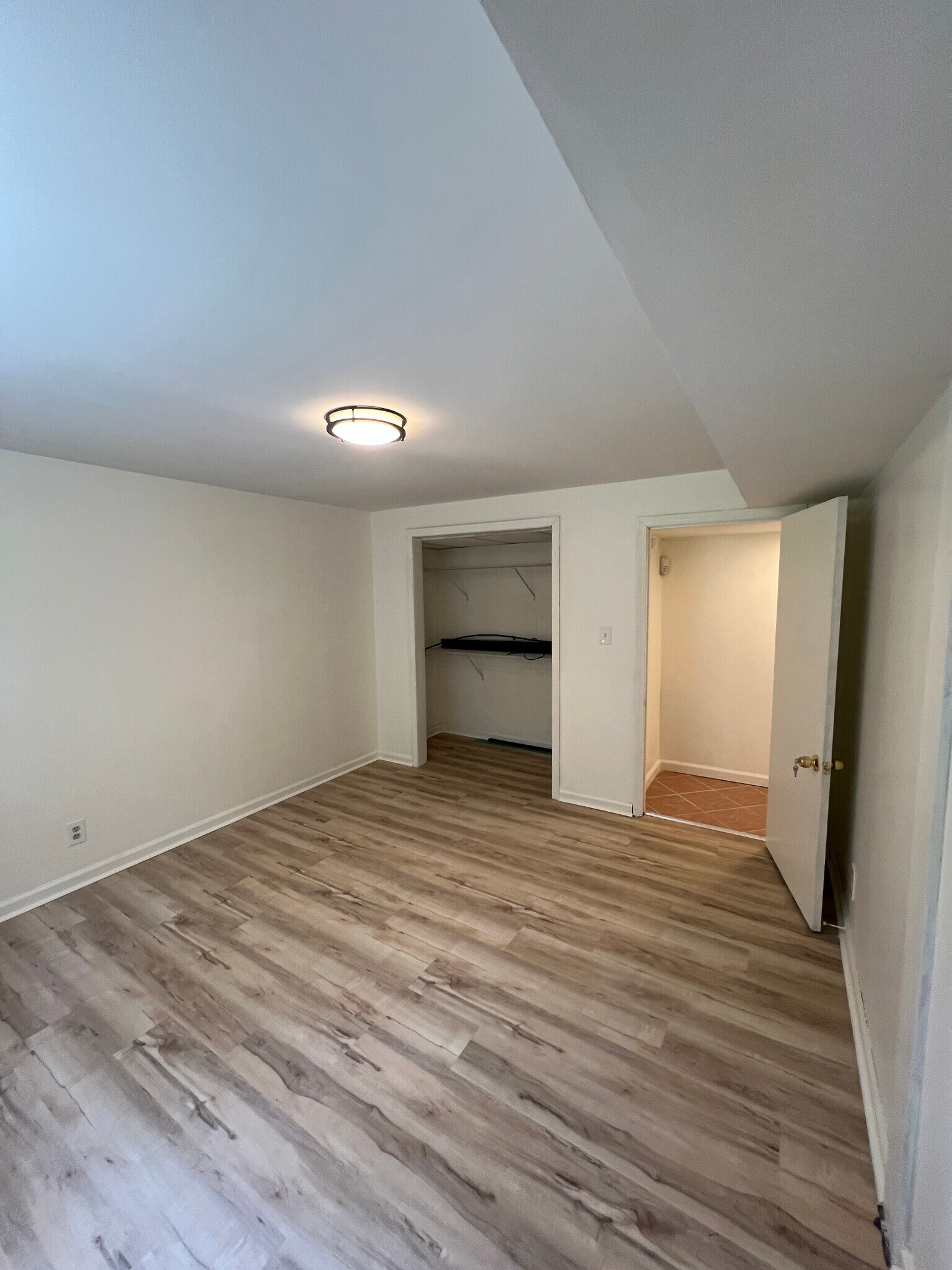 Building Photo - 2210 Shamrock Dr