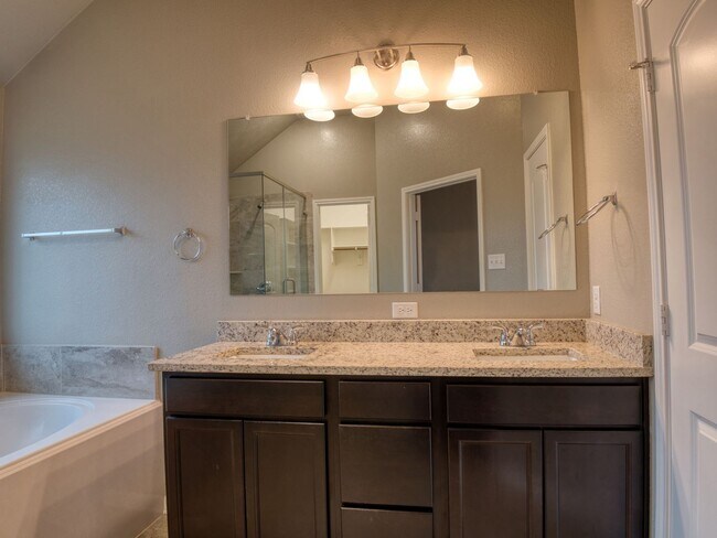 Building Photo - Spacious Single-Family Home Available Now!