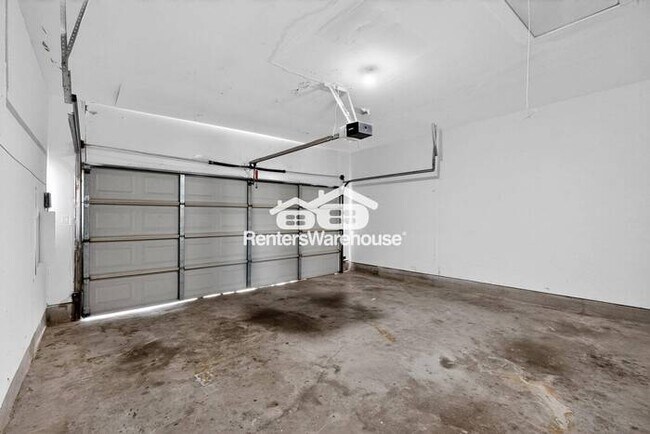 Building Photo - MOVE IN READY Rare Carrollton Home