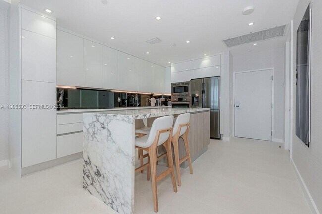 Building Photo - 2301 Collins Ave