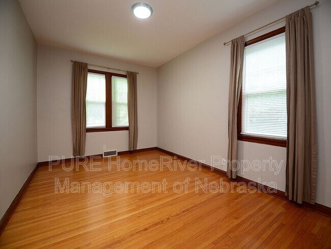 Building Photo - 2108 S 46th St