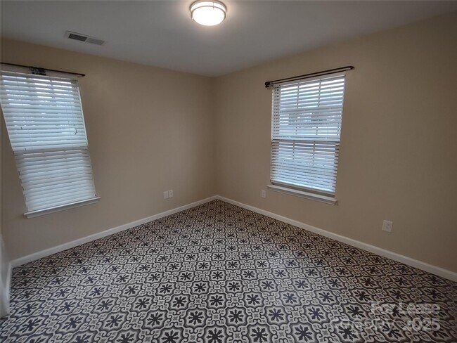 Building Photo - 4068 Zilker Park Dr