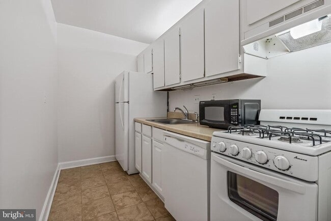 Primary Photo - 4515 Willard Ave