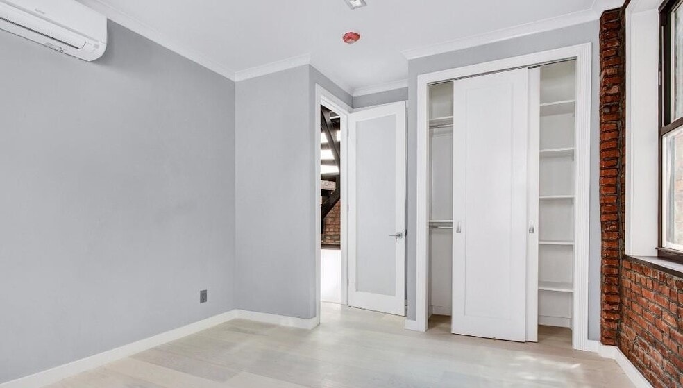 Building Photo - 213 E 26th St