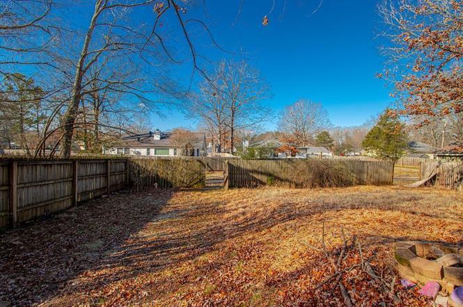 Building Photo - 18 Red Oak Pl