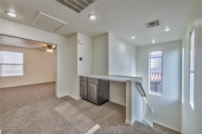 Building Photo - 949 Medina De Leon Ave