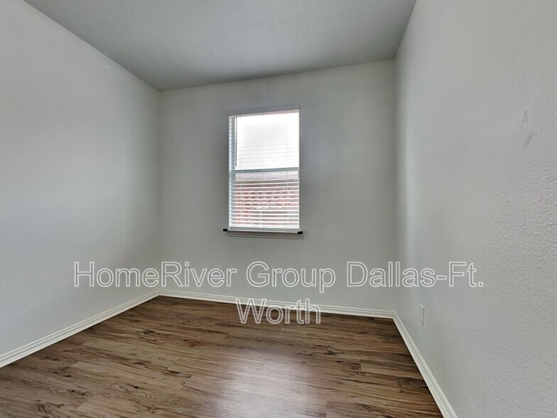 Building Photo - 11528 Henderson Dr