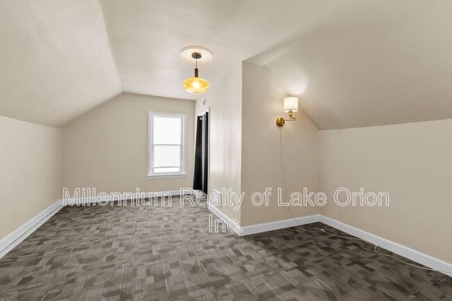 Building Photo - 697 Lounsbury Ave