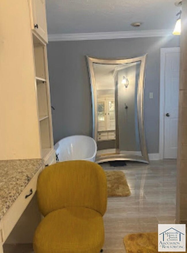 Building Photo - 1715 Mulberry Rd