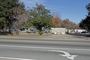Building Photo - Colony Oaks