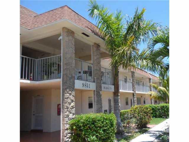 Building Photo - 9851 Sandalfoot Blvd