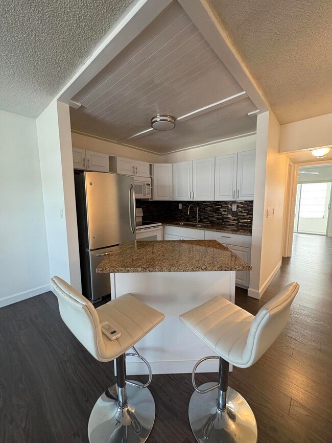 Building Photo - 26 Kingswood E