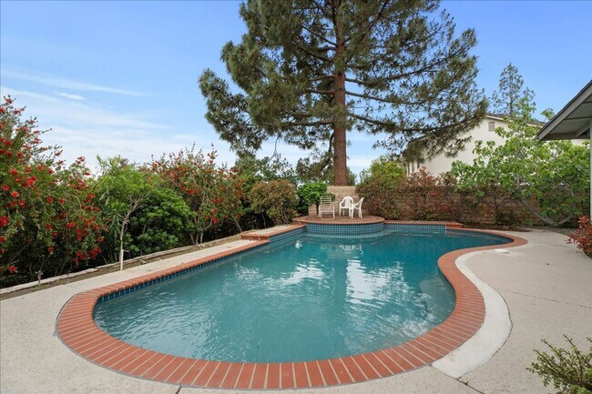 Building Photo - Updated 4-Bedroom with Pool and Bonus Loft...