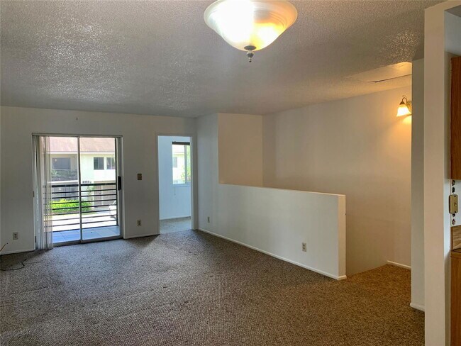 Building Photo - 511 Gardens Dr