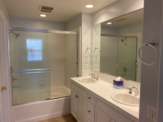 Building Photo - 101 Hallmark