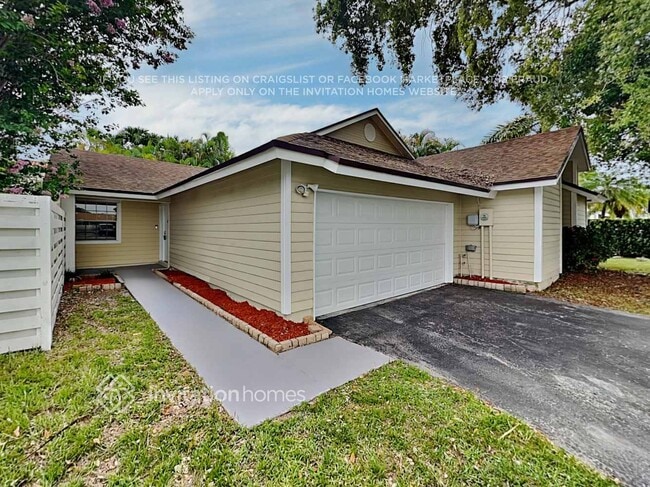 Building Photo - 10025 SW 139th Pl
