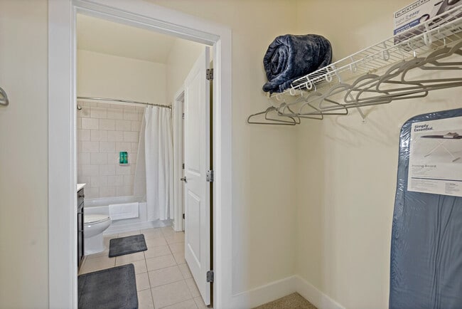 Building Photo - 1800 Diagonal Rd