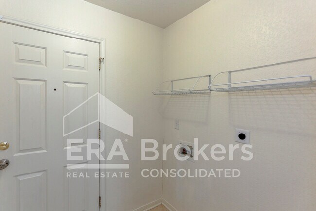 Building Photo - 2802 Southwood Dr