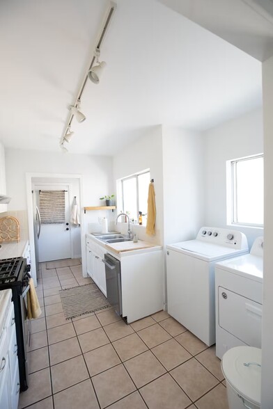 Building Photo - 4018 Higuera St