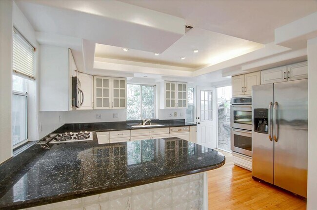 Building Photo - 8527 Wonderland Ave