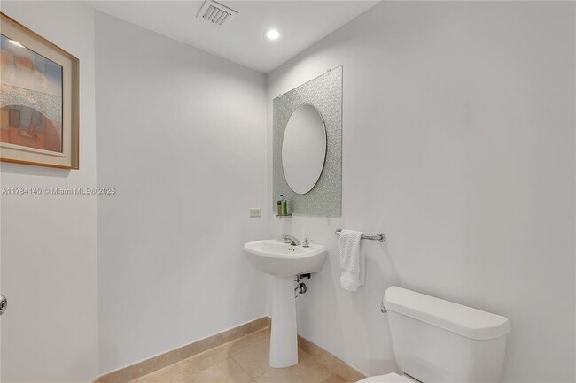 Building Photo - 801 Brickell Key Blvd
