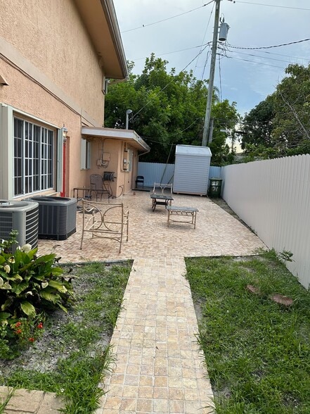Back Patio - 2901 SW 5th St