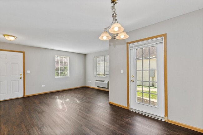 Building Photo - 1809 Silverstone Dr
