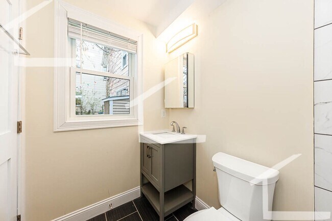 Building Photo - 20 Albion St