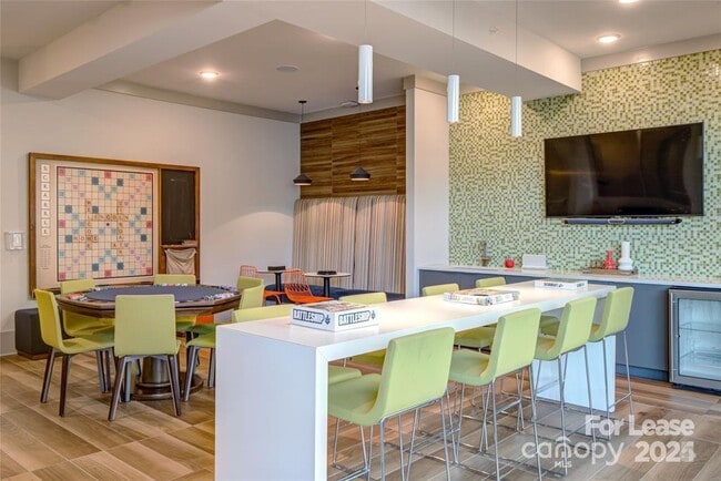 Building Photo - 905 Kenilworth Ave