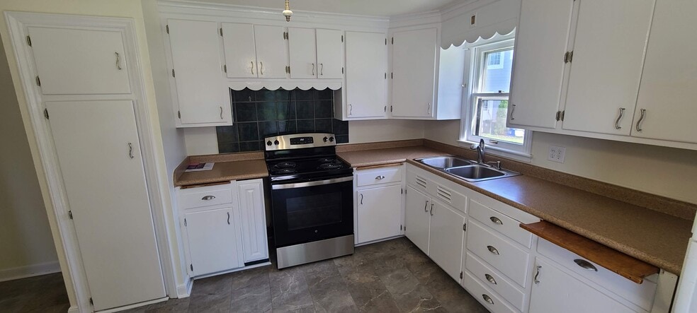 Kitchen - 301 E. Highland Ave.