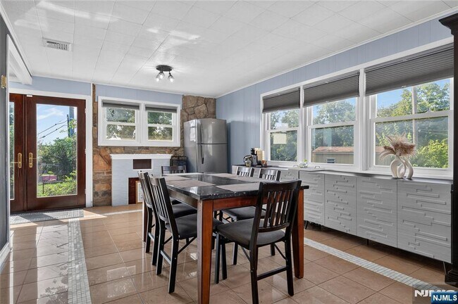 Building Photo - 8 Coyles Ct