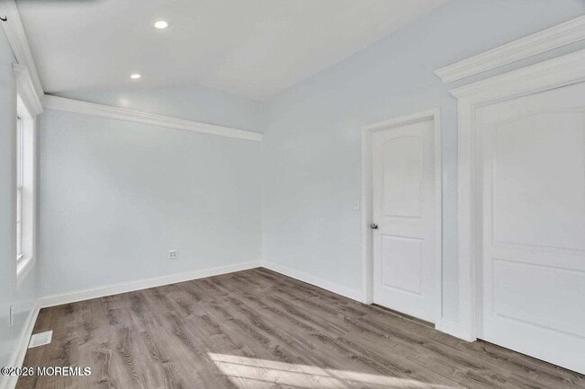 Building Photo - 905 Harrison Rd