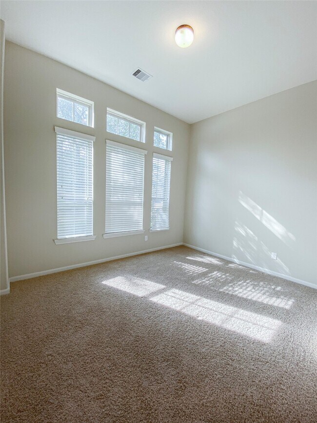 Building Photo - 1527 Kent Valley Ln