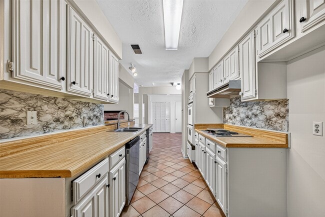 Building Photo - 812 Fleetwood Pl Dr