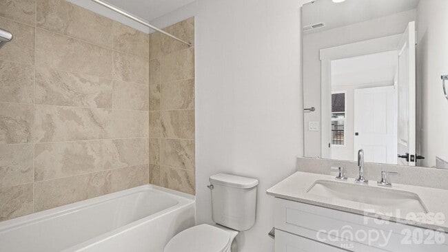 Building Photo - 2025 Clarksdale Dr