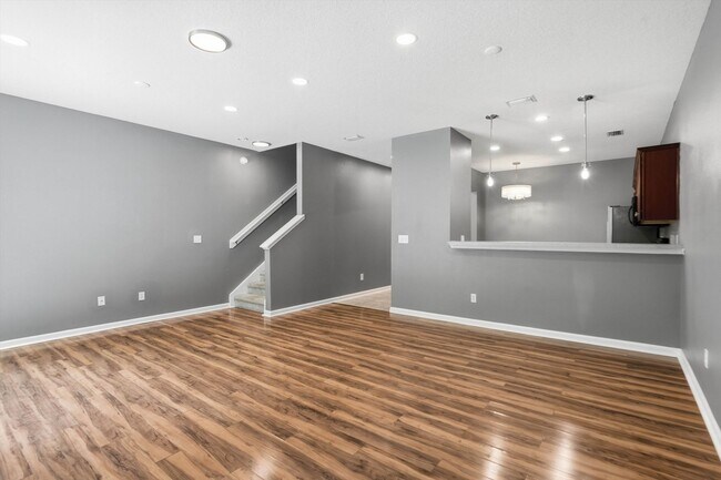 Building Photo - Beautiful TownHome