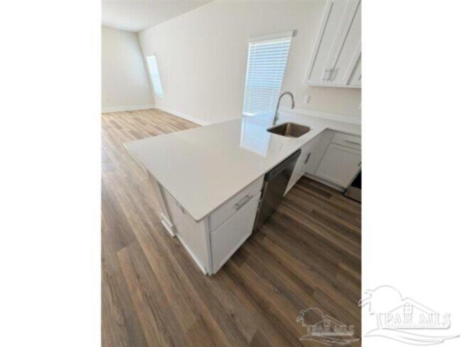 Building Photo - 9907 Starling Dr