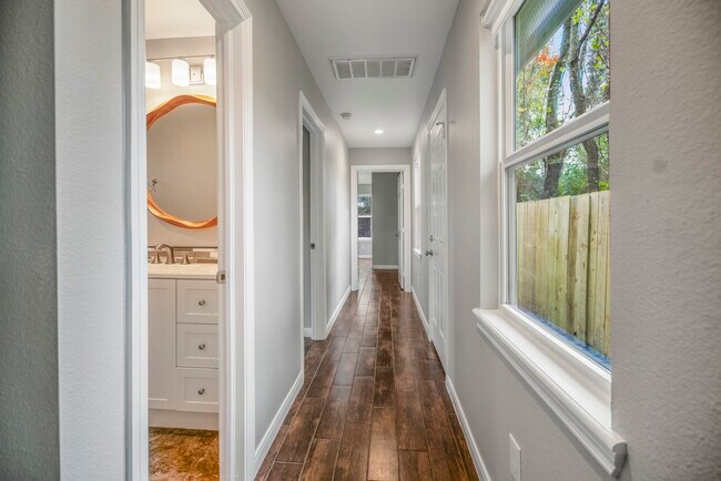 Building Photo - 628 Foster St